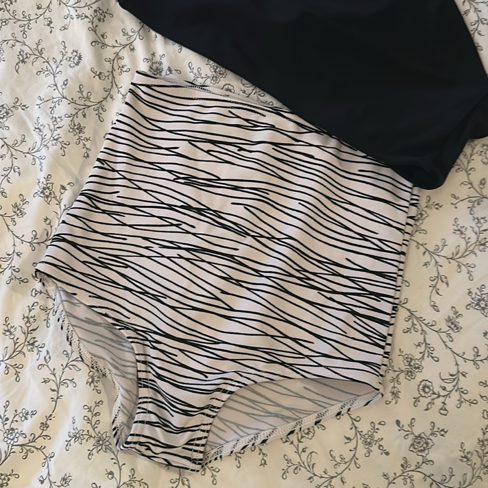 Bikini 👙 - Picture 2 of 3